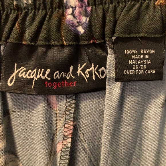 Dark green flowered skirt - Picture 4 of 4